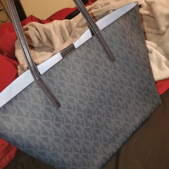 Michael Kors - Picture 3 of 3